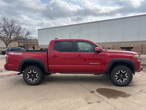 Used 2023 Toyota Tacoma TRD Off-Road w/ Technology Package image 4