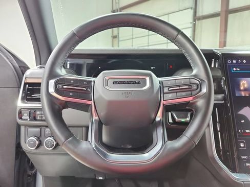Used 2025 GMC Yukon Denali RWD image 22