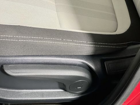 Used 2025 Hyundai Venue SEL FWD image 15