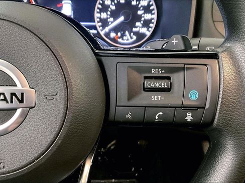 Used 2021 Nissan Rogue SV image 18