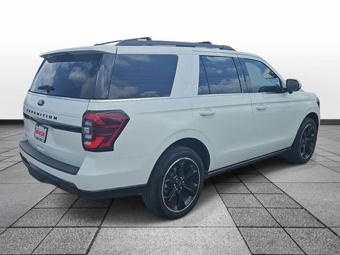Used 2024 Ford Expedition Limited AWD/4WD image 5