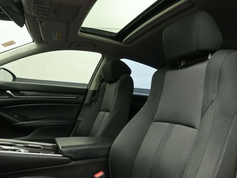 Used 2018 Honda Accord EX image 11