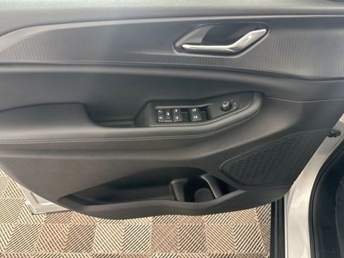 Used 2025 Jeep Grand Cherokee Altitude AWD/4WD image 23