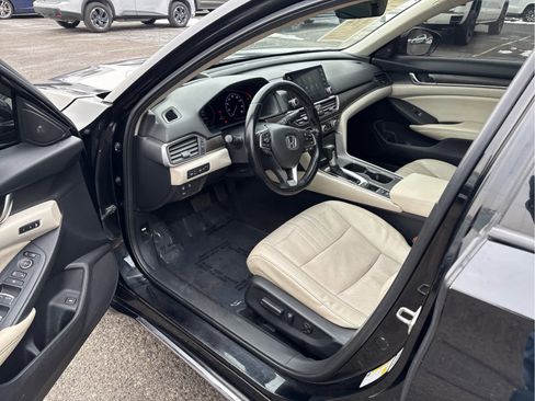 Used 2018 Honda Accord Touring image 14