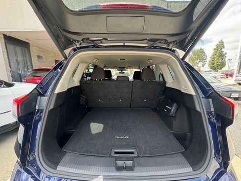 Used 2025 Nissan Rogue SV image 33