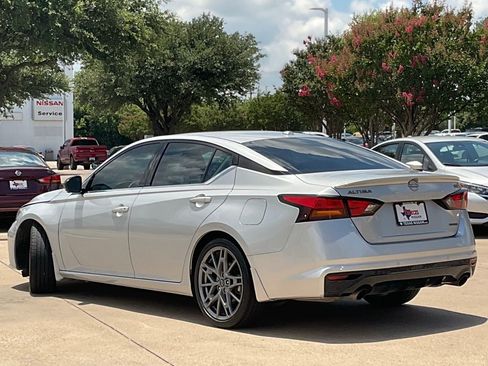 Used 2024 Nissan Altima 2.0 SR FWD image 6