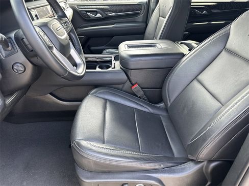 Used 2023 GMC Yukon XL Denali image 13