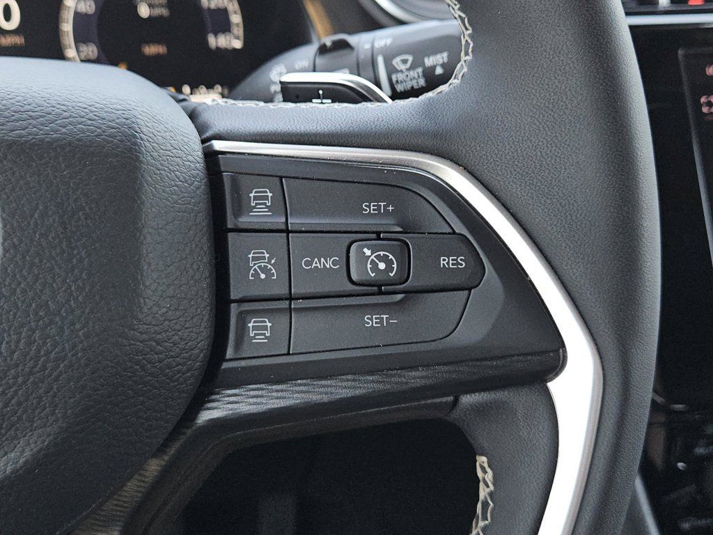 Used 2025 Jeep Grand Cherokee Altitude AWD/4WD image 19
