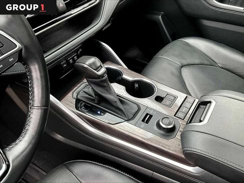 Used 2021 Toyota Highlander Platinum image 17