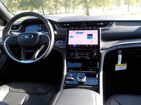 New 2025 Jeep Grand Cherokee Limited w/ Black Appearance Package image 14