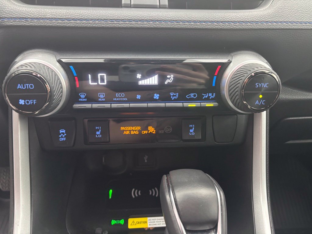 Used 2022 Toyota RAV4 SE w/ SE Grade Weather Package AWD/4WD image 6
