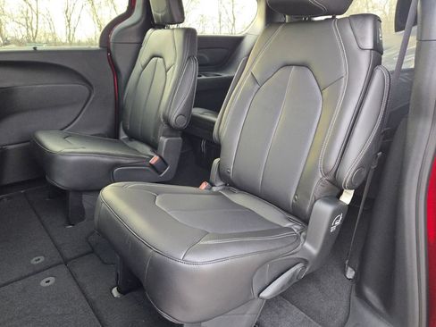 New 2026 Chrysler Pacifica Select AWD/4WD image 21