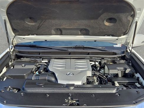 Used 2023 Lexus GX 460 Premium w/ Premium Package image 32