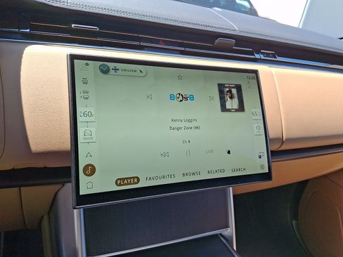Used 2025 Land Rover Range Rover SE AWD/4WD image 19