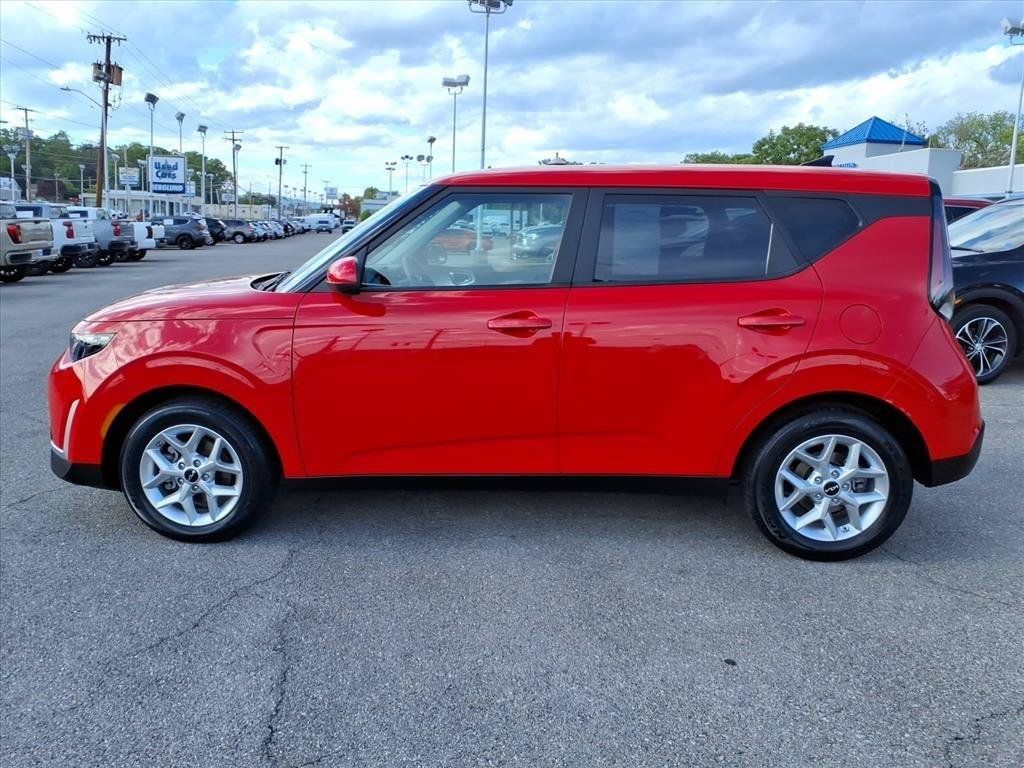 Used 2025 Kia Soul LX w/ LX Technology Package FWD image 7