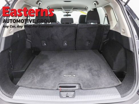 Used 2023 Nissan Rogue S image 9