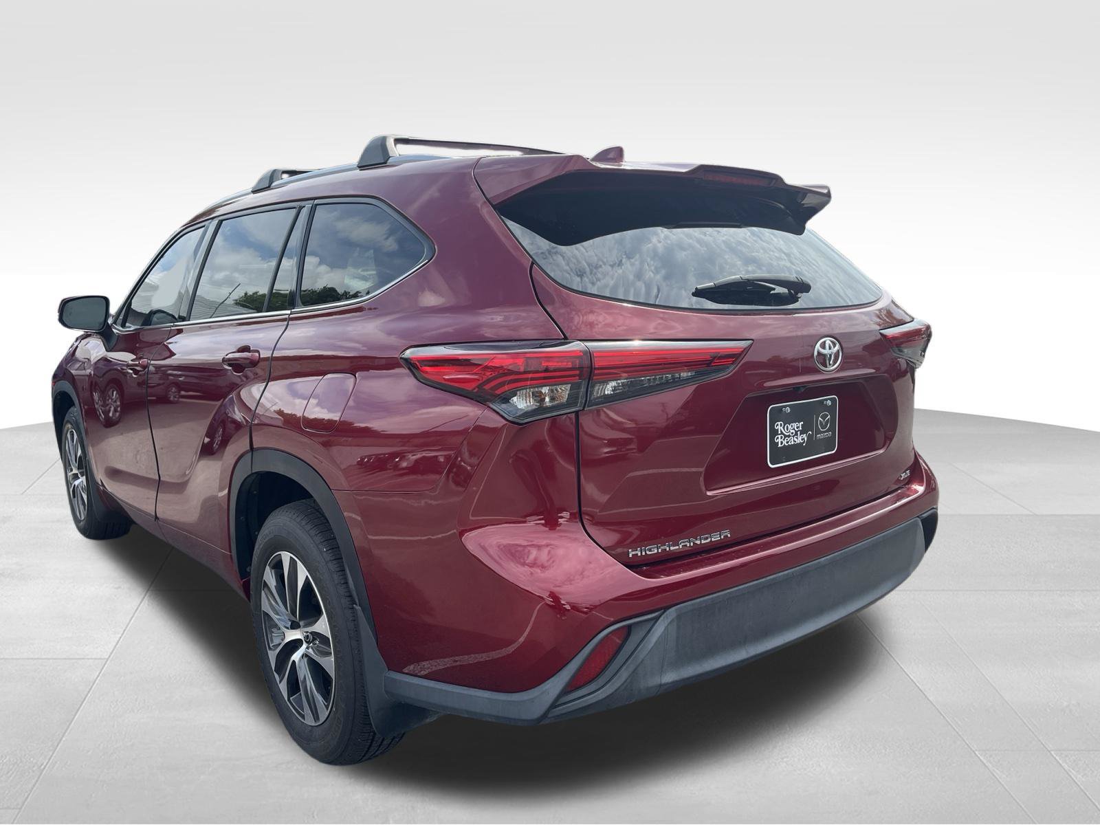 Used 2022 Toyota Highlander XLE FWD image 7