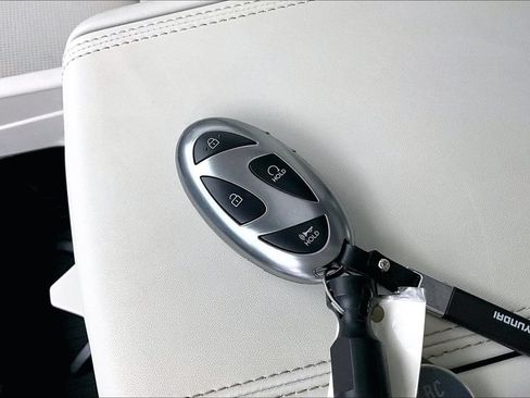 Used 2025 Hyundai Santa Fe Calligraphy FWD image 12