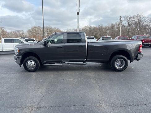 Used 2024 RAM 3500 Tradesman w/ Chrome Appearance Group image 5