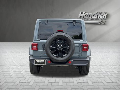 Used 2025 Jeep Wrangler Unlimited Sahara w/ Safety Group AWD/4WD image 9