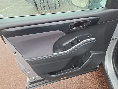 Certified 2024 Toyota Highlander LE image 14