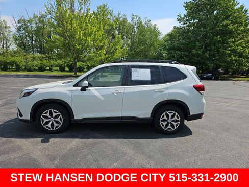 Used 2022 Subaru Forester Premium AWD/4WD image 1