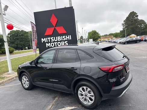 Used 2025 Ford Escape Active AWD/4WD image 5