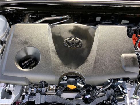 Used 2025 Toyota Camry SE FWD image 32