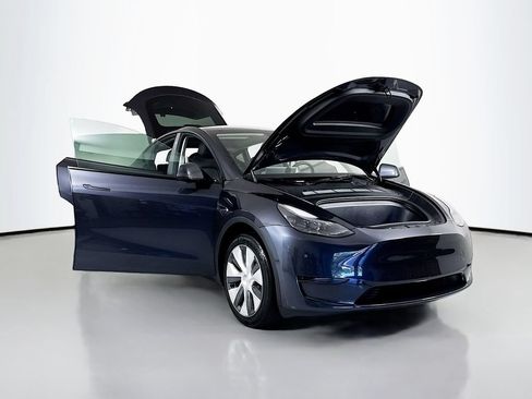 Used 2024 Tesla Model Y Long Range RWD image 28