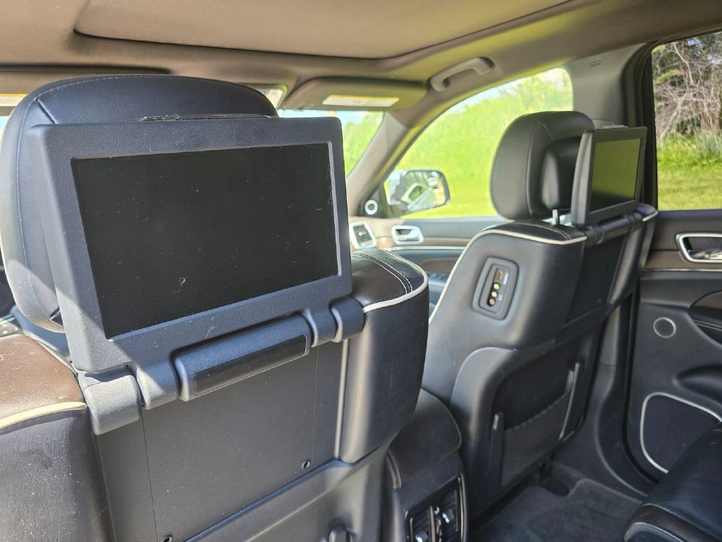 Used 2015 Jeep Grand Cherokee Overland w/ Advanced Technology Group AWD/4WD image 20