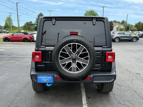 Used 2023 Jeep Wrangler Unlimited Sahara w/ Cold Weather Group AWD/4WD image 14