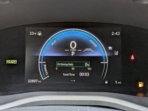 Used 2025 Toyota Camry SE image 11