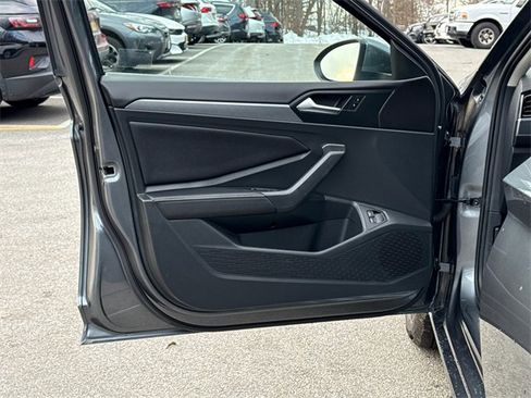 Certified 2023 Volkswagen Jetta SE image 9