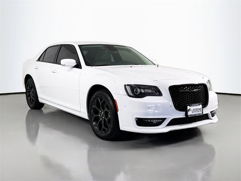 Used 2023 Chrysler 300 Touring L image 5