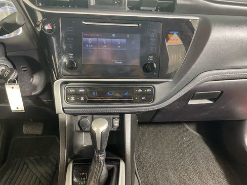 Used 2018 Toyota Corolla SE w/ Carpet Mat Package (TMS) image 11