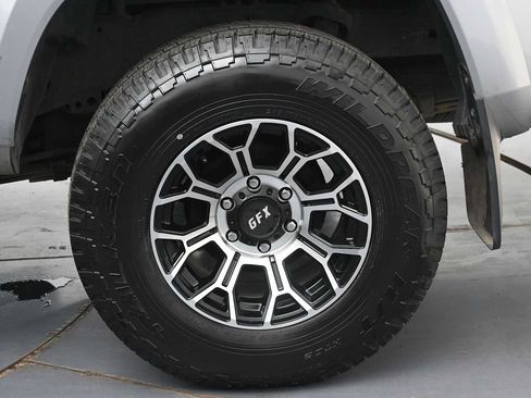 Used 2021 Toyota Tacoma SR5 AWD/4WD image 5