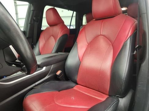 Used 2022 Toyota Highlander XSE FWD image 20