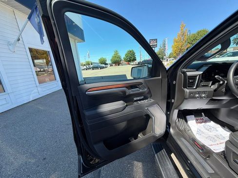 Used 2025 GMC Sierra 1500 Denali AWD/4WD image 9