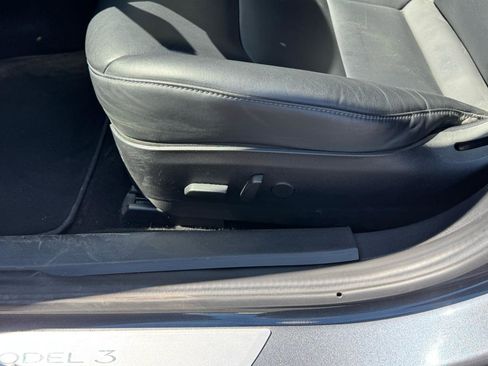Used 2018 Tesla Model 3 Mid Range RWD image 18