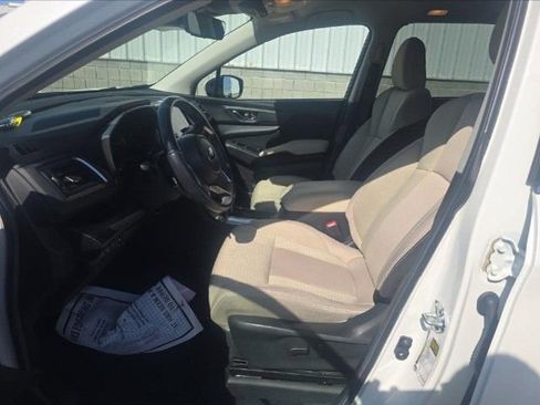 Used 2024 Subaru Ascent Premium w/ Convenience Package image 6