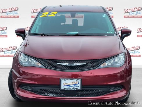 Used 2022 Chrysler Voyager LX image 4