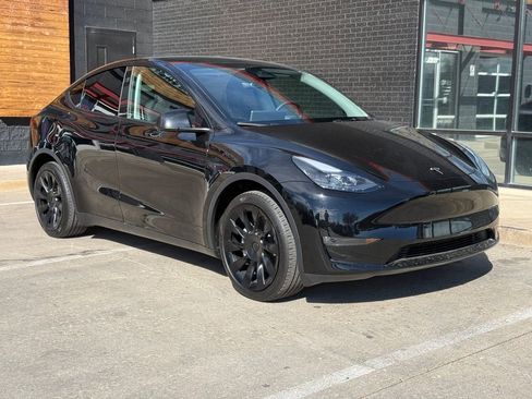 Used 2024 Tesla Model Y Long Range image 9