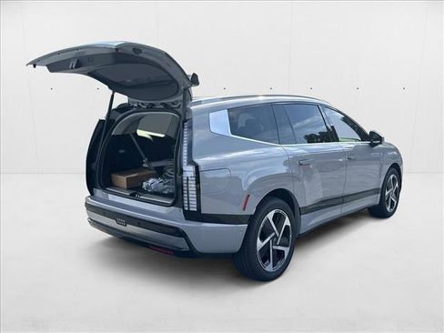 New 2026 Hyundai Ioniq 9 Calligraphy image 2