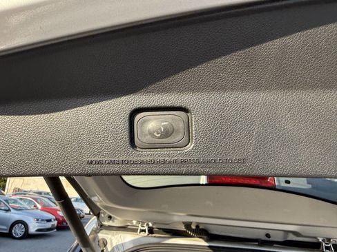 Used 2016 Ford Explorer Platinum image 28