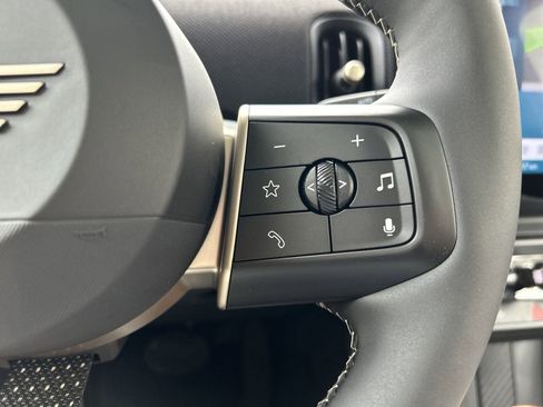 Certified 2025 MINI Cooper 2-Door Hardtop image 24