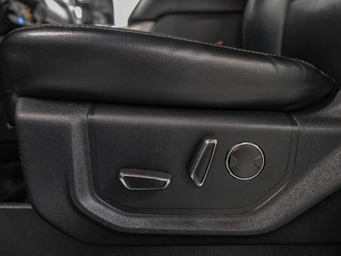 Used 2019 Ford F250 Lariat w/ Lariat Value Package AWD/4WD image 32