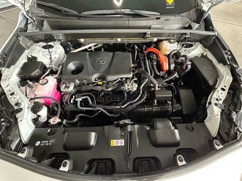 Used 2024 Toyota Venza LE image 28