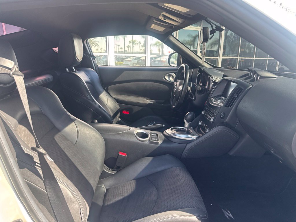 Used 2011 Nissan 370Z Touring RWD image 4