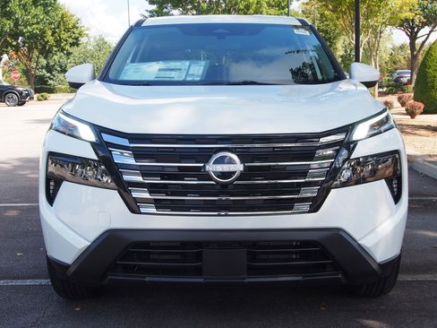 Used 2026 Nissan Rogue SV FWD image 2