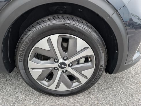 Used 2022 Kia Niro EX w/ Cold Weather Package FWD image 9